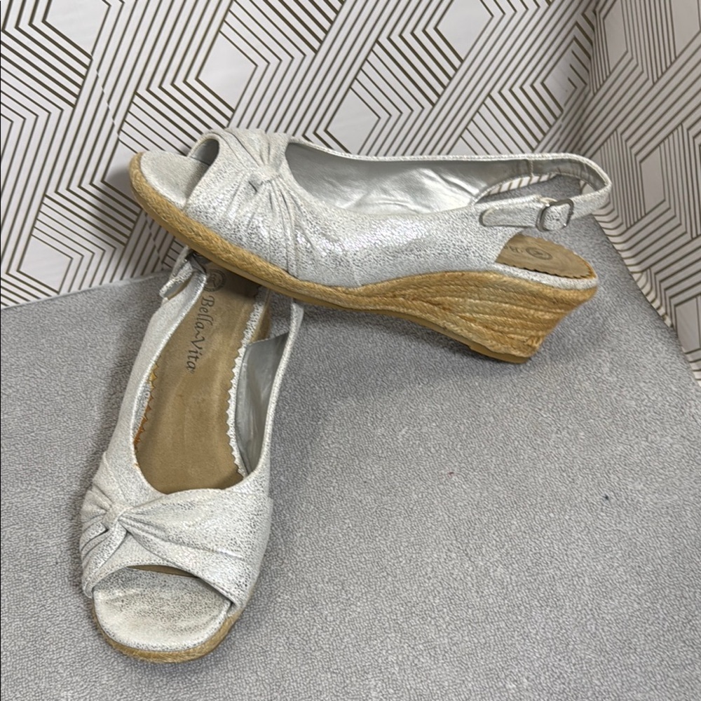 Bella Vita women’s sandal Silver  and white Wedge‎ Sandals 8.5W open toe